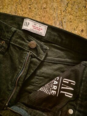 WOMANS CORDUROY STYLE JEANS  FOREST GREEN SIZE 26/2S